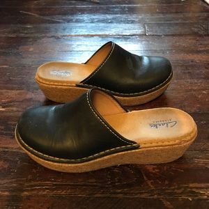 vintage clarks elements clogs, black, leather and cork, size 7.5